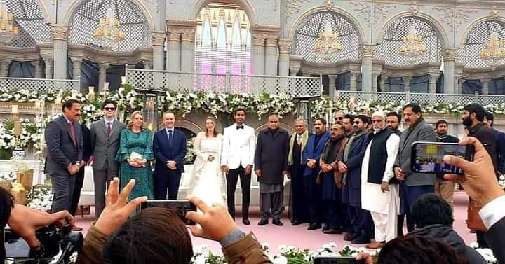 کچھ دن پہلے کمشنر راولپنڈی کے بیٹے کی شادی میں ن لیگی رہنماوں سمیت ، محسن نقوی ، چیف سیکٹری ، ڈی سی لاہور و دیگر سرکاری ملازم شامل تھے۔