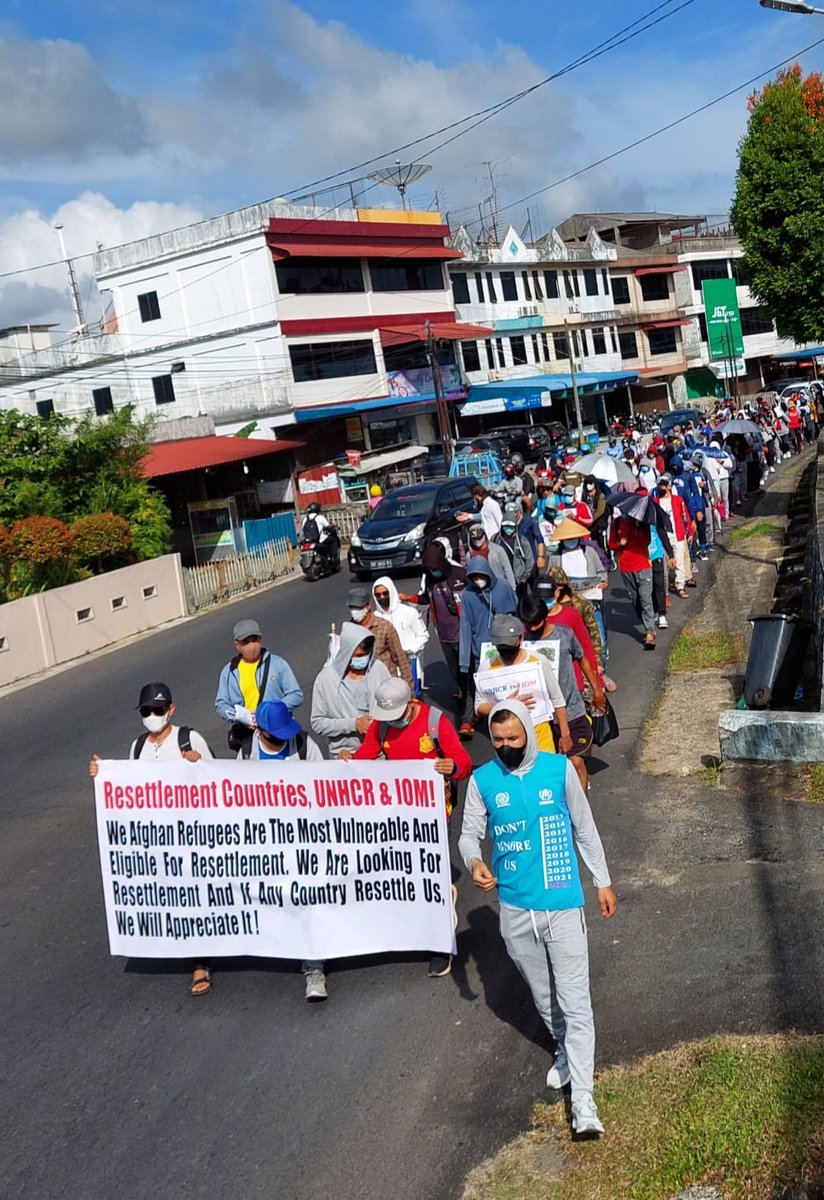 Mali3tani's tweet photo. Indonesia struggles with a refugee crisis, leaving many in limbo without a clear future. Limited resources and international complexities complicate efforts to address the plight of these displaced individuals.
#End12YearsInLimbo_Indonesia https://t.co/V45wTcxls9