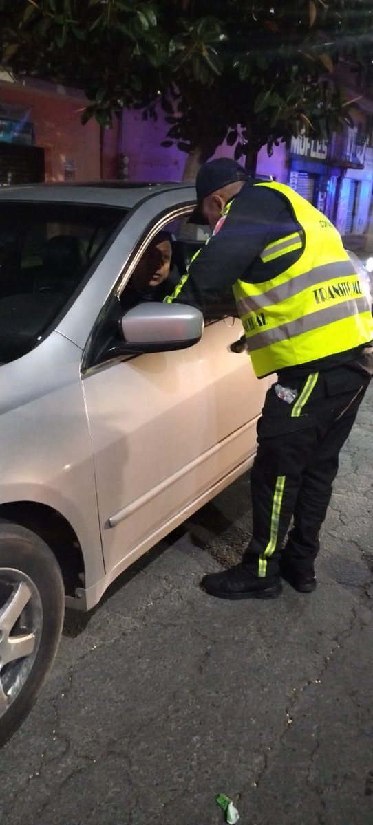 📢Para #SeguridadDeTodos #ConduceSinAlcohol 🚫🍻
Con el objetivo de generar conciencia entre los conductores sobre el peligro de consumir bebidas alcohólicas y manejar, elementos de #TránsitoNeza👮🏻‍♀️realizaron el operativo Alcoholímetro en puntos estratégicos de nuestro municipio.