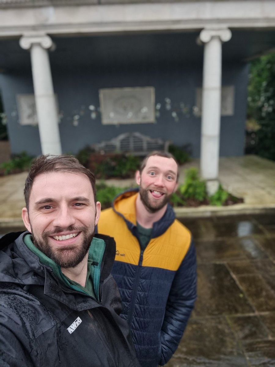 jmadge33's tweet photo. #Paulsmyth Head Gardener at @rhsirl #Bellefield popped by after a trip to @PictonGarden @HGPictonGarden
Both a bit soggy but nice to meet other horts with developing gardens and all the excitement that comes with.
#Galanthus #Horticulture #GardenersWorld https://t.co/FuEpmayedl