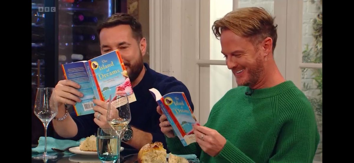 Who spotted @knackeredmutha’s brand new book #TheIslandofDreams on @SaturdayKitchen?! 👀 Pick up your copy here ➡️ mybook.to/IslandOfDreams… #SaturdayKitchen