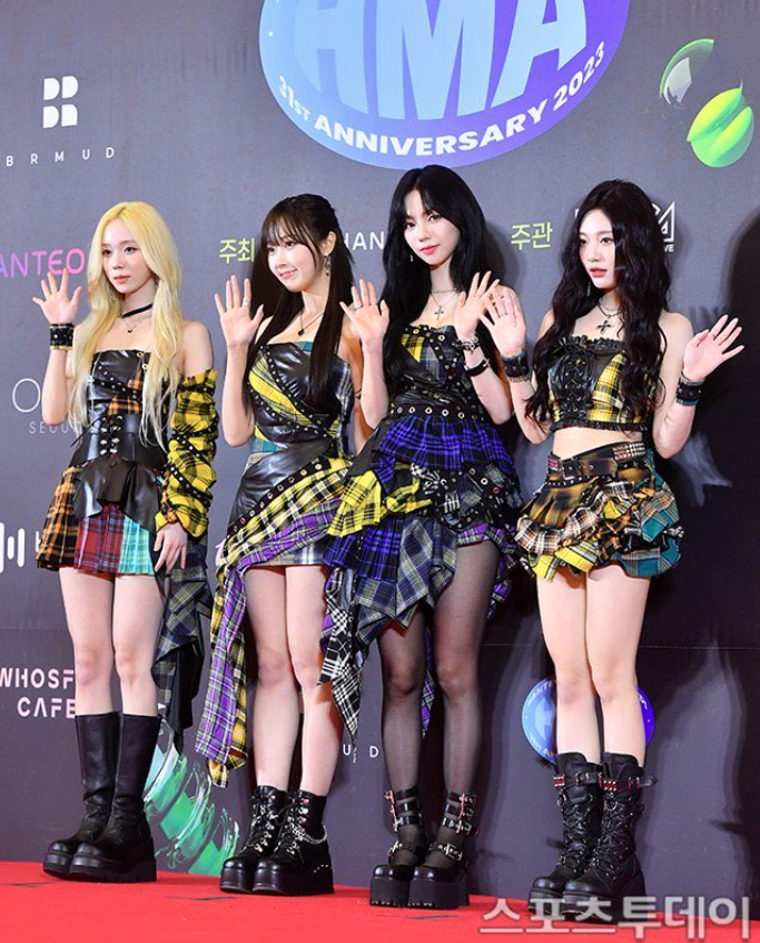 AboutMusicYT's tweet photo. aespa stuns at the red carpet of the Hanteo Music Awards. https://t.co/iiumREqS8l