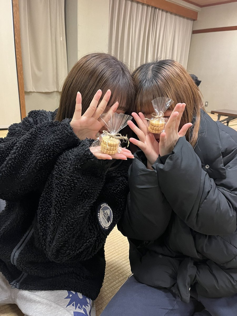 ma_ko0329's tweet photo. 可愛い後輩がくれましたぁ🍪
バレンタインにお菓子作ってみんなに配れる系女子に生まれたかったな😑😑

#大阪教育大学
#春から大教前
#春から大教大
#ドラゴンズ
#大教アメフト部
#ほんまに美味しくて
#おいしかったってめっちゃ言ったら
#もう一個入りますかって言われた
#わかってるなぁ後輩 https://t.co/wg7Yj9TiCo