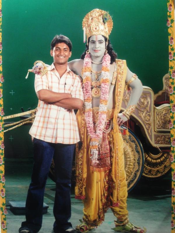 CineLoversTFI's tweet photo. '#RadhaGopalam, 2005' Working Stills

Directed by #Bapu Garu 
#Nani worked as Clap Assistant https://t.co/Gz0putkVyN