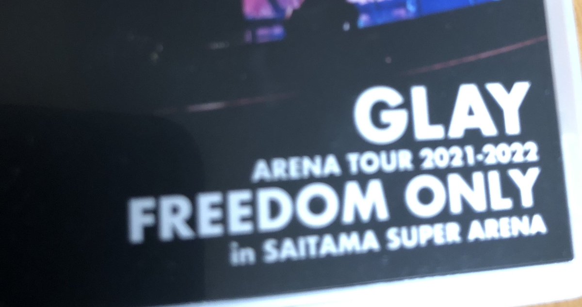 LIB901xyz's tweet photo. 久しぶりにFREEDOM ONLYのライブ観てるんだけどHoly knightのビカビカ！（わかる？）の演出は凄い迫力あるし引き込まれる…ステージで観たかった
1曲目のGALAXYから盛り上がってるしJIROさんMCカミカミなの珍しいし祝祭は凄く好きな曲だから生で聴きたかったなあ

#FREEDOMONLY   #GLAY https://t.co/ag1MRUZXs9