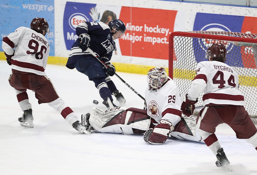 M🏒| RECAP Griffins' tremendous fight comes up short as late goal ends wild @CanadaWest playoff game & sends @MRUmhockey to the next round. The experience will serve the @MacEwanHockey program well in the future. #GriffNation 📷 Adrian Shellard STORY➡️macewangriffins.ca/sports/mice/20…