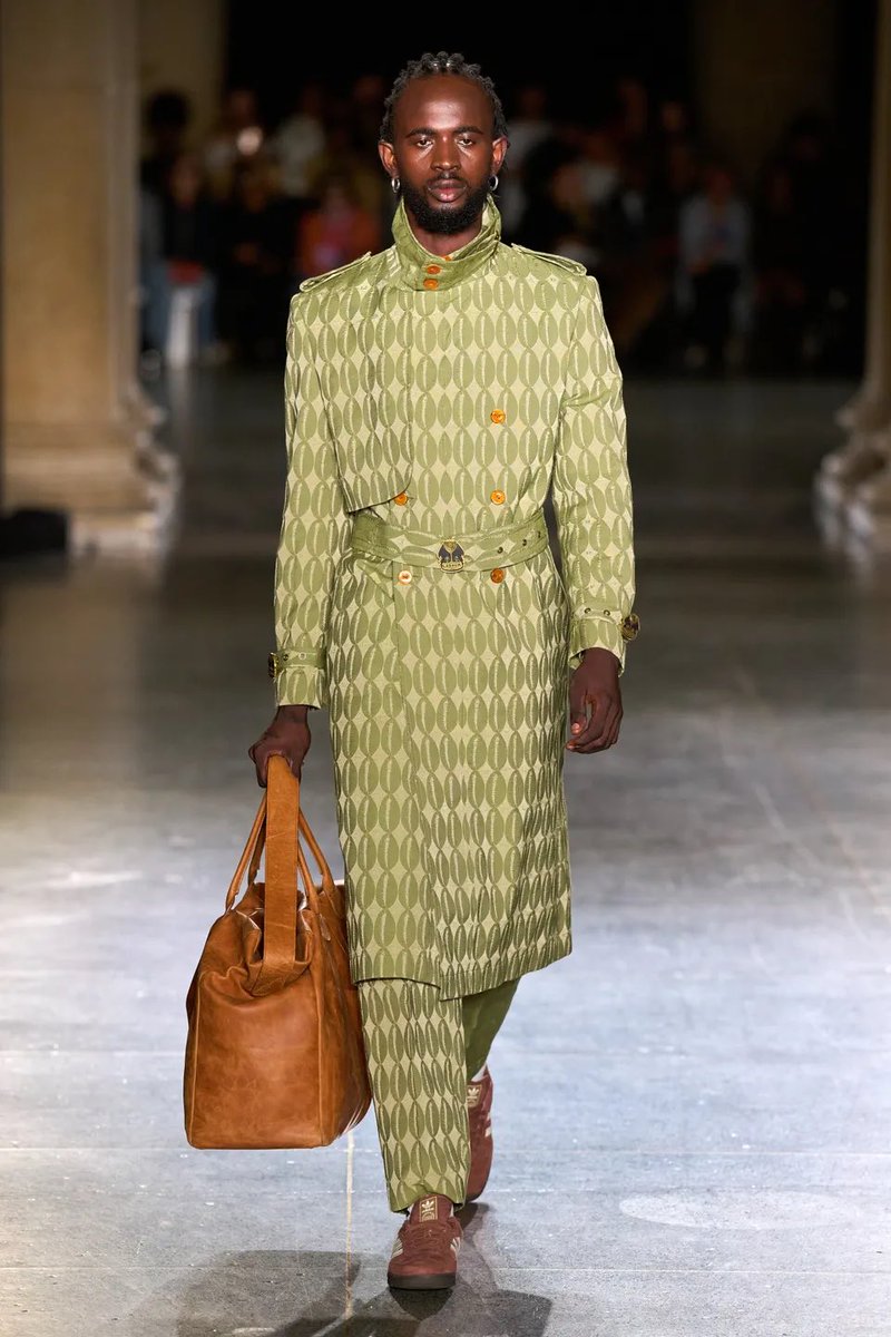 👑Ekow 👑 tweet media