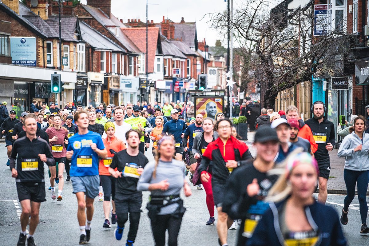 brownhill76's tweet photo. Race day 👏🏻🏃♂️! #Hale #Watersons #10k #SundayFunday #letsgo https://t.co/g7FaDKiED4