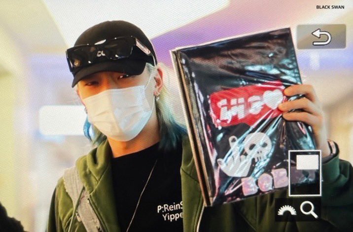 blackswan_0331's tweet photo. バビにもメッセージアルバム渡しました☺️💜
ご協力頂きましてありがとうございました🙇🏻🎁 https://t.co/CHPAF2dFrl