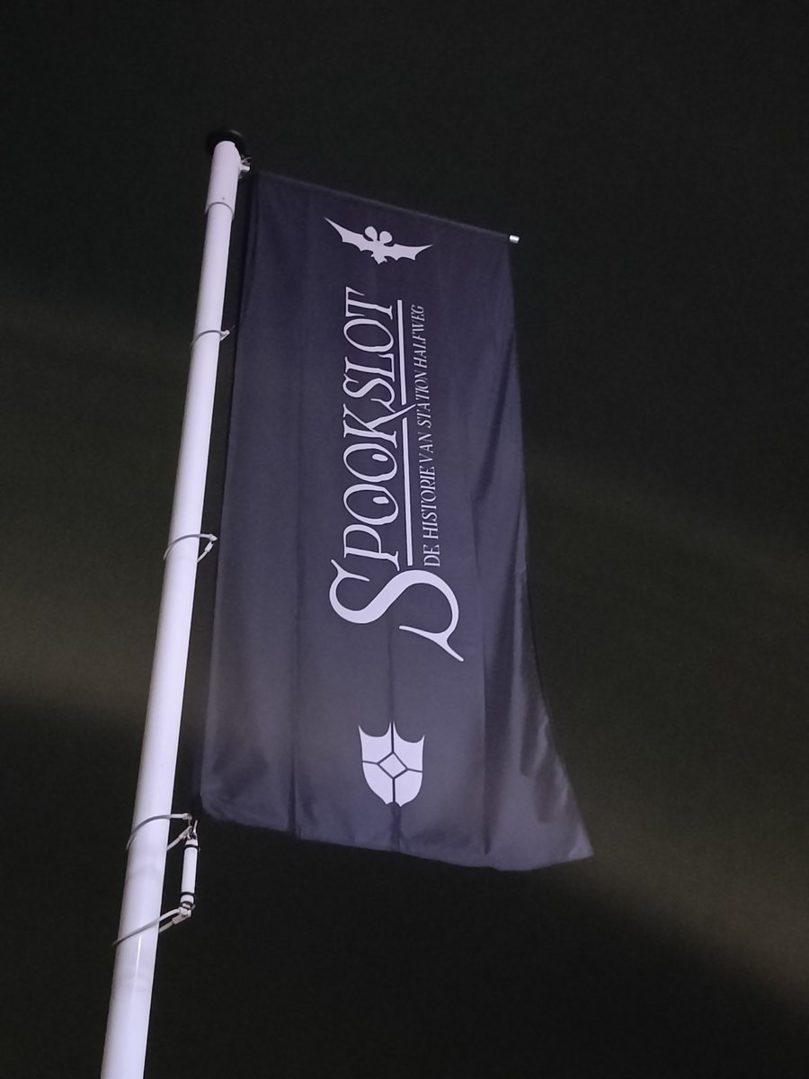 ThemaTim's tweet photo. De Spookslot documentaire was toch echt de moeite waard. Ik ben blij dat ik deze keer wel kon gaan #efteling #deleest #devijfzintuigen #spookslot https://t.co/gZyqFaOJJ5