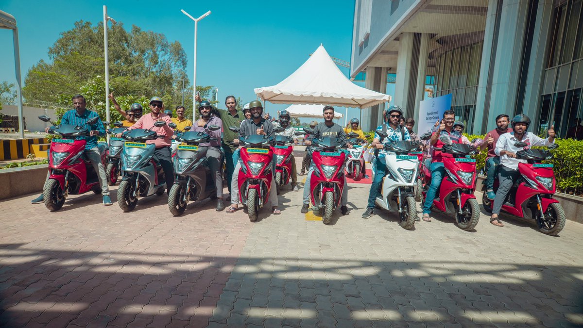 Many more Super owners join the #SuperEV club. 

Drop down to the Simple Test Ride Centre at Rajajinagar, Bangalore; to purchase yours now! 

#SimpleOne #SimpleDotOne