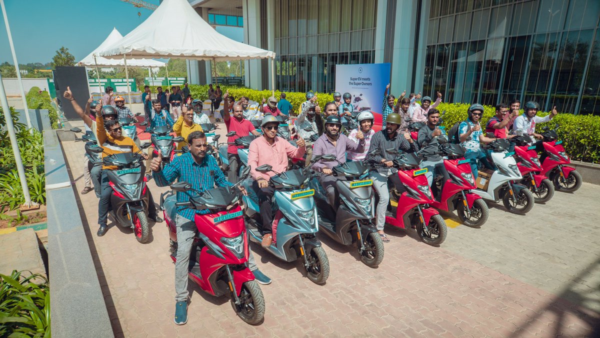 SimpleEnergyEV's tweet image. Many more Super owners join the #SuperEV club. 

Drop down to the Simple Test Ride Centre at Rajajinagar, Bangalore; to purchase yours now! 

#SimpleOne #SimpleDotOne