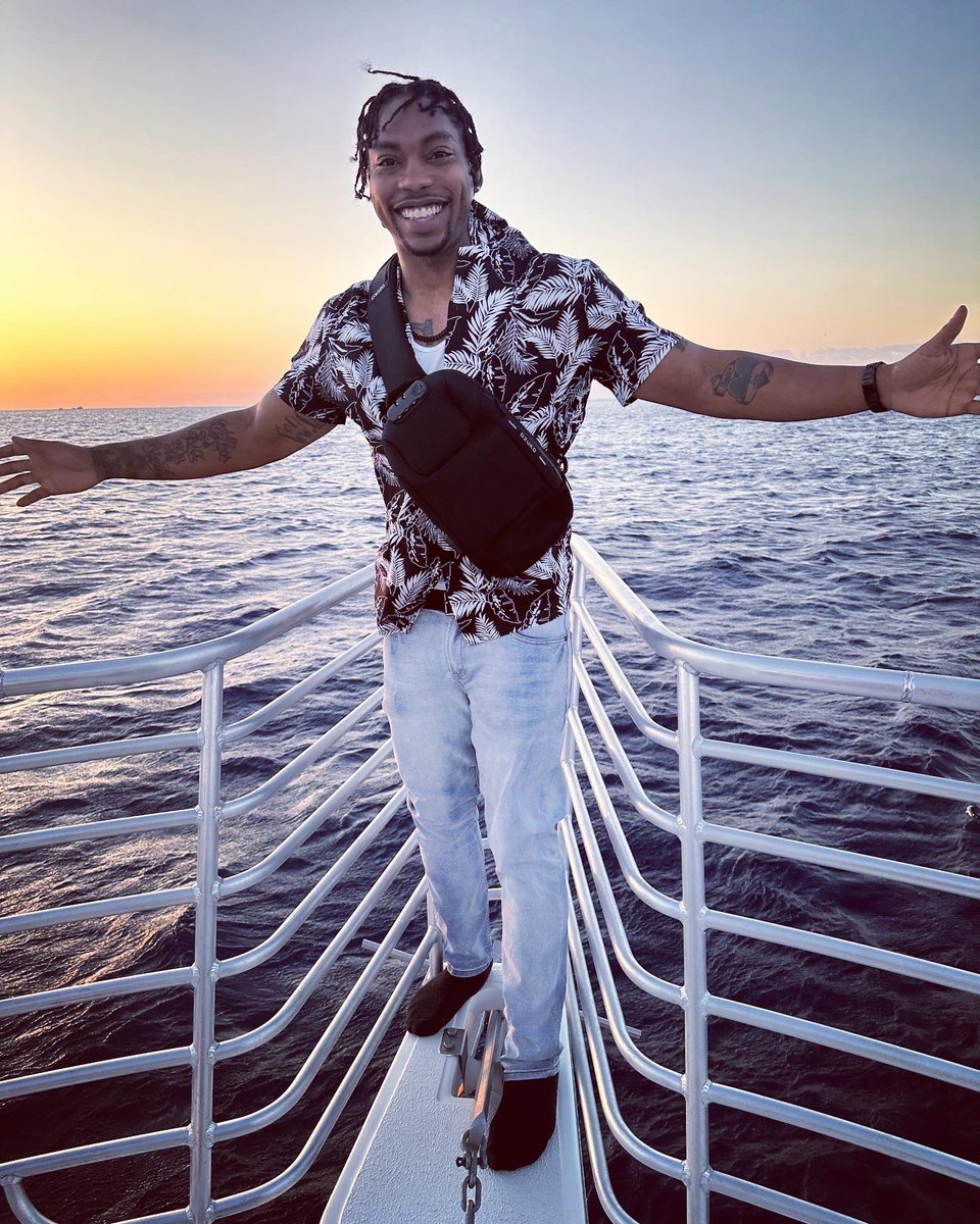 LongLive_Cuddy's tweet photo. Three decades strong 💪🏾 life can’t fade this smile😁  #dirtythirty #honolulu #hawaii #sunsetcruise #highlifeliving https://t.co/1S8nNA2FvG
