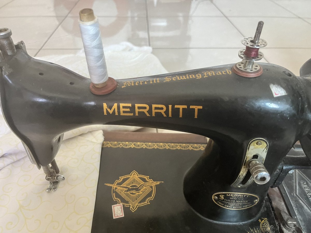 ChicoryLife's tweet image. This hand sewing machine is probably 4 decades old used by Dad. Sewing was one of his passions. 
I must say Merrit #Sewingmachine has a great body n its quality is ever lasting ! 

No electricity needed  n great exercise to your hands 😀. Is a precious possession for me now 💖…
