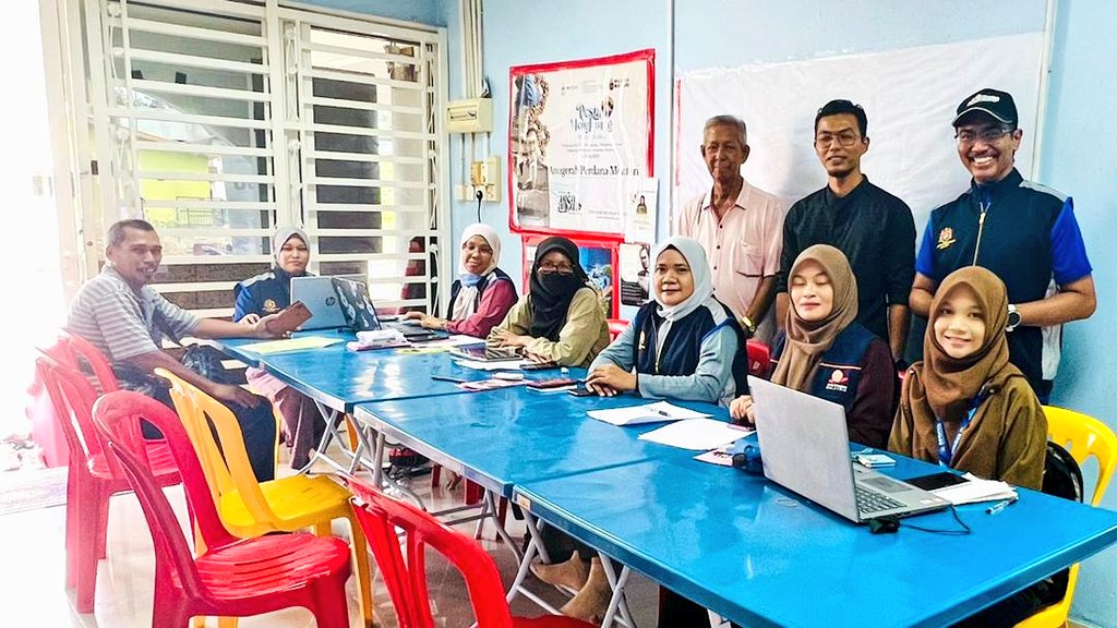 DOSM_Penang's tweet photo. 𝐊𝐀𝐔𝐍𝐓𝐄𝐑 𝐏𝐀𝐃𝐔@𝐏𝐄𝐍𝐀𝐍𝐆

18 FEB. 2024 ( Ahad ) | Dikongsikan suasana sekitar pembukaan kaunter fizikal PADU di Dataran Rakyat Taman Guar Perahu. https://t.co/qNQuNqfNhz