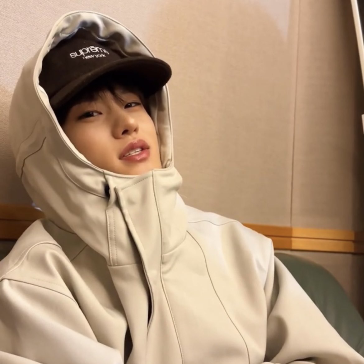 soheerolls's tweet photo. excuse me lee sohee ? https://t.co/gbuy5tqAfu