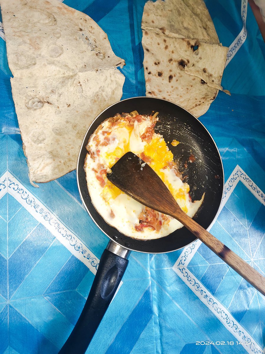 غذای ما در روز توفان تویتری 
بازم دمتان گرم که هستین و هشتک میزنید 
#End12YearsInLimbo_Indonesia