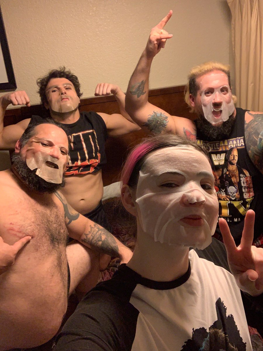 TheAxlSavage's tweet photo. #NoContextTweets #HeelShit @Aryn_Eris @thedomb21 https://t.co/Y7kKDhrzbu