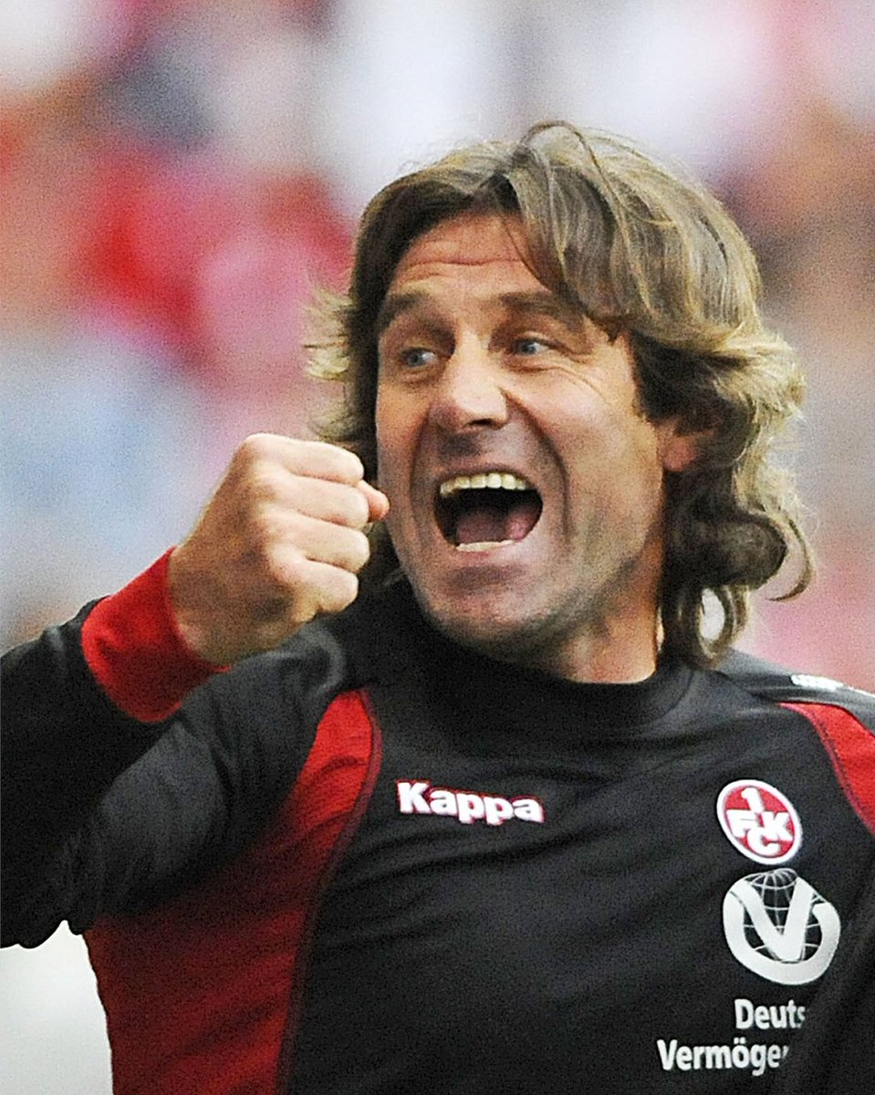 Rote_Teufel's tweet photo. Zwölf Jahre lang #Betze-Spieler. Über 20 Jahre Torwarttrainer der #FCK-Profis, seit gut zwei Jahren am NLZ. Träger der Goldenen Verdienstnadel des Vereins. 

Heute wird Gerry Ehrmann 65 Jahre alt. Wir wünschen alles Gute! 🙌🏼 https://t.co/RLkW36O67I