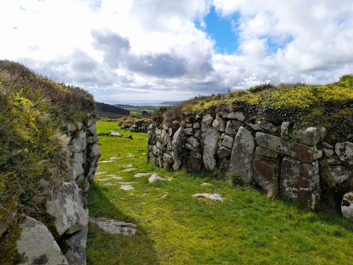 Toby_Driver1's tweet photo. A view of the sea from the entrance of a Romano-British courtyard house at #Chysauster ancient village, #Cornwall 

Such a civilised place to live nearly 2000 years ago! 🥰

Read more here: https://t.co/j9jhZxS81a

📷 My own April 2023 https://t.co/DYRWrCDVWE