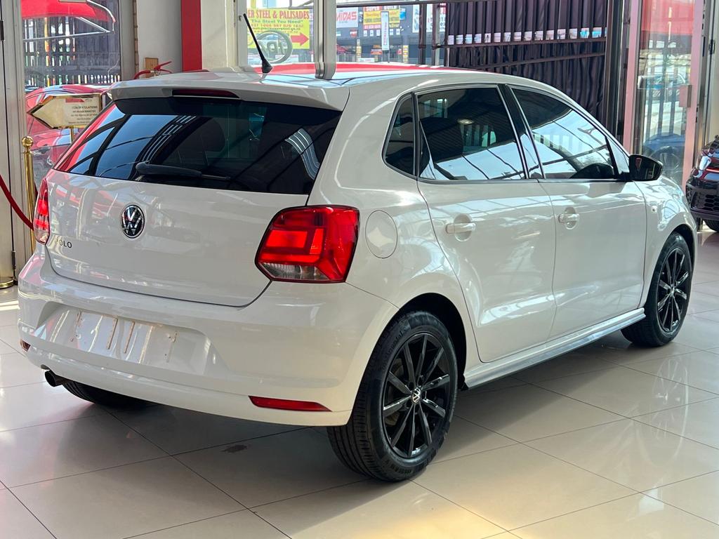 2023 Volkswagen Polo Vivo Hatch 1.4

Mileage: 26  000km
Transmission: Manual
Color: White  
Fuel: Petrol
Body Type: Hatchback 
Extras: Cloth Upholstery,Climate Control,Radio,Central Locking,Bluetooth,Front Electric Windows,Touchscreen interface,12V Socket,Multifunctional Steering