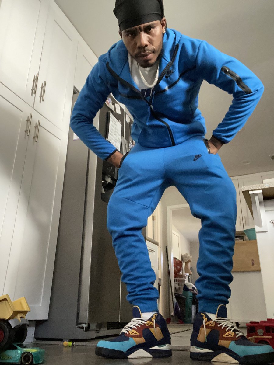 adraper180's tweet image. Nike me down plz