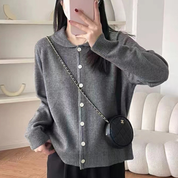 OweselfSale's tweet photo. 🍀【春先のトレンド】🍀
どのアイテムが気になる？
＼春にサラッと着たい／
スタッフおすすめアウターを集めました♪
商品番号：24960　 価額：￥  2999 税込
気になったらチェック
https://t.co/hMbDCWkfQI
#oweself #カーディガン #7カラー展開 #ピーターパン・カラー #柔軟加工 #春先アイテム https://t.co/zvoQlG5stR