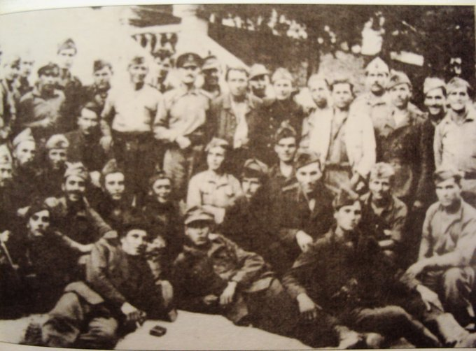 praxis_review's tweet photo. "Όταν θα λάβεις αυτό το γράμμα, θα έχω εκτελεστεί γιατί έμεινα πιστός στις ιδέες μου. Η σωρός μου θα βρίσκεται κατά πάσα πιθανότητα στο νεκροταφείο της Φραγκαβίλλας, στην Αμαλιάδα": Όταν ο ναζισμός κατέστρεφε τις υπόδουλες χώρες αλλά και την ίδια την Γερμανία, χιλιάδες Γερμανοί https://t.co/9iUXFRfodn