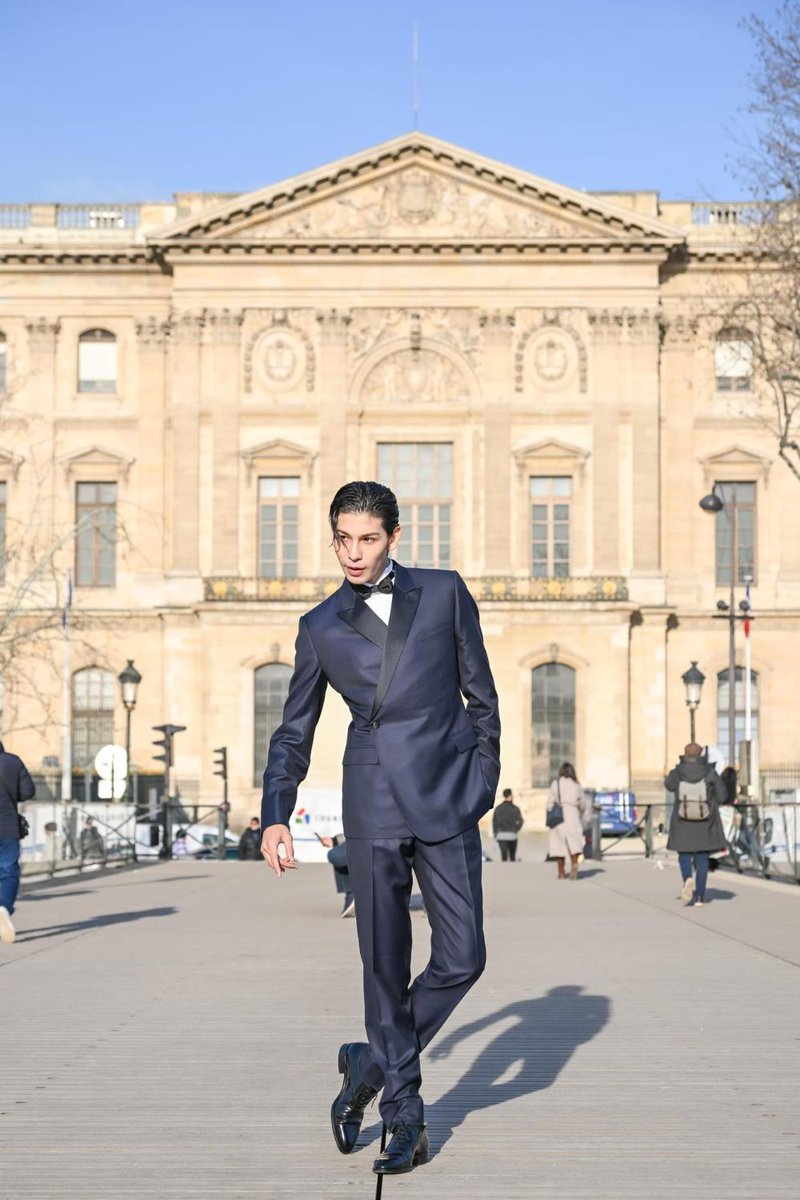 fashionsnap's tweet photo. Snow Man ラウールさんのミラノ＆パリファッションウィークに密着。ショー会場で英語や中国語でのコミュニケーションを堂々とこなす姿も印象的。 https://t.co/P3kvx2ab3Y https://t.co/JJEPphP9bx
