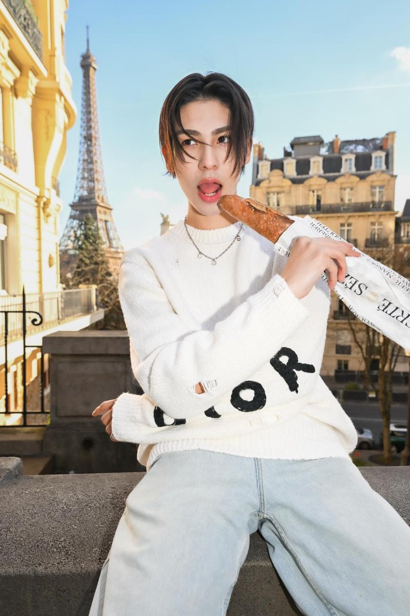 fashionsnap's tweet photo. Snow Man ラウールさんのミラノ＆パリファッションウィークに密着。ショー会場で英語や中国語でのコミュニケーションを堂々とこなす姿も印象的。 https://t.co/P3kvx2ab3Y https://t.co/JJEPphP9bx