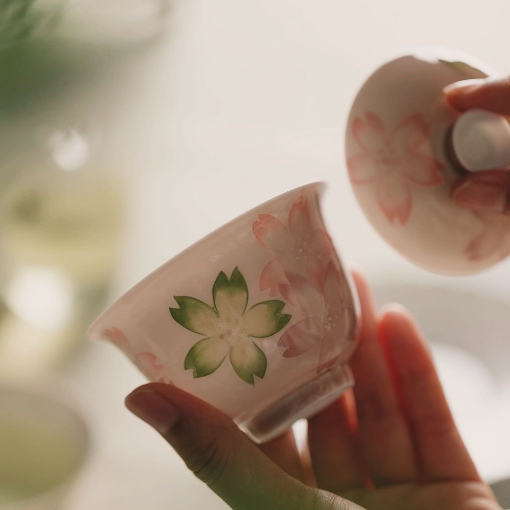 zingpottery's tweet photo. Ceramic jade clay white porcelain hand-painted covered bowl

#sipinstyle #gaiwantea #TeaLovers #puerhtea
#김연지백자 #선이있는백자 #차도구 #우전 #녹차 #개완
#茶具 #茶道具 #中国茶 #釉下彩 #盖碗 #茶碗 #茶杯
#redkiln #红官窑 #zingpottery #中国瓷器 #teahouse https://t.co/WLDa2OVqeV