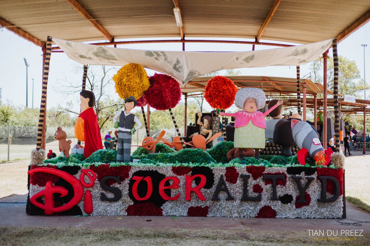 What a successful RAG-week, we are really proud of the effort from our Veritas men and the girls from Dinki!

The Eagle Flies Alone.
Die Arend Vlieg Alleen.
Ntsu e fofa e le nngwe.