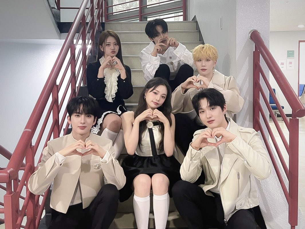 PocketDolStudio's tweet image. [📸]

240218 SBS 인기가요

막방까지 완벽한 A SIX🎵
힘찬 응원 덕분에 행복하게 마무리할 수 있었어요 감사합니다🫶

#ASIX #에이식스
#사랑모두거짓말