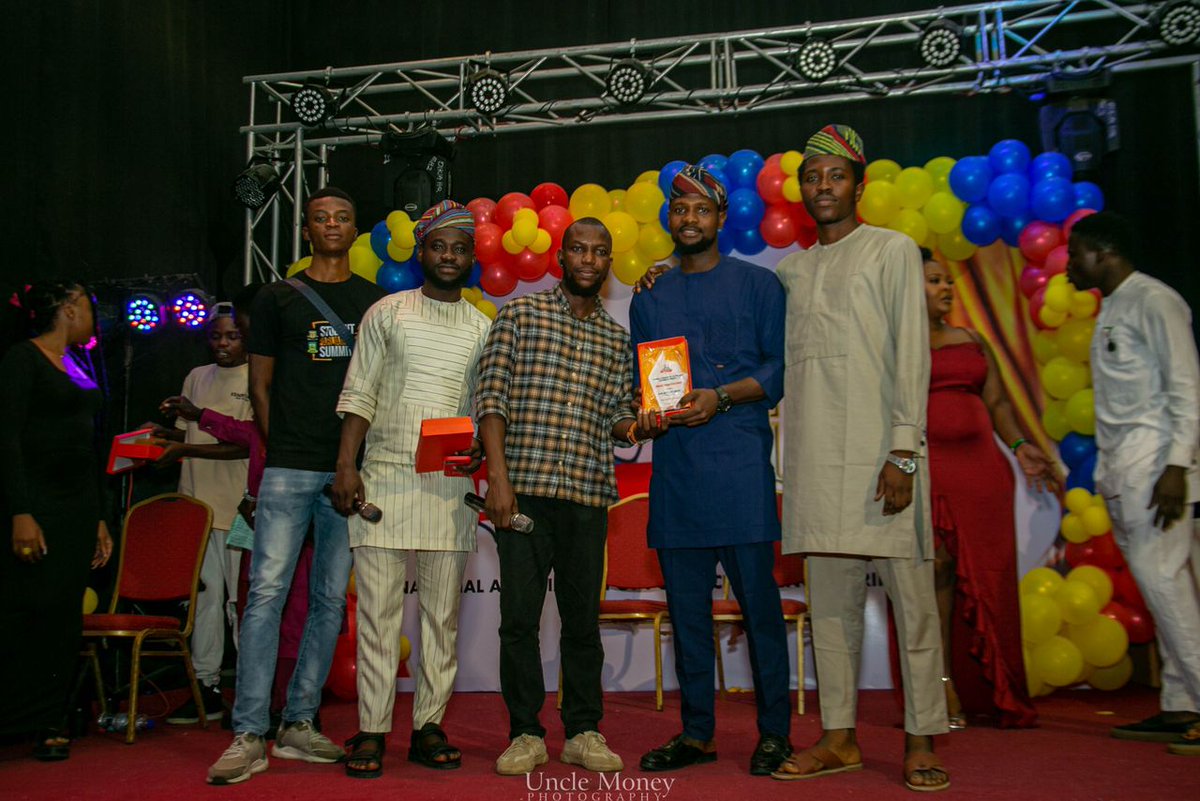 LagosCentYouth's tweet image. Abdulmumin Edidi
Representative, Lagos Central Senatorial District, Nigerian Youth Parliament was recently honoured with an award by Yabatech Engineering Students as an Advocate for Change,