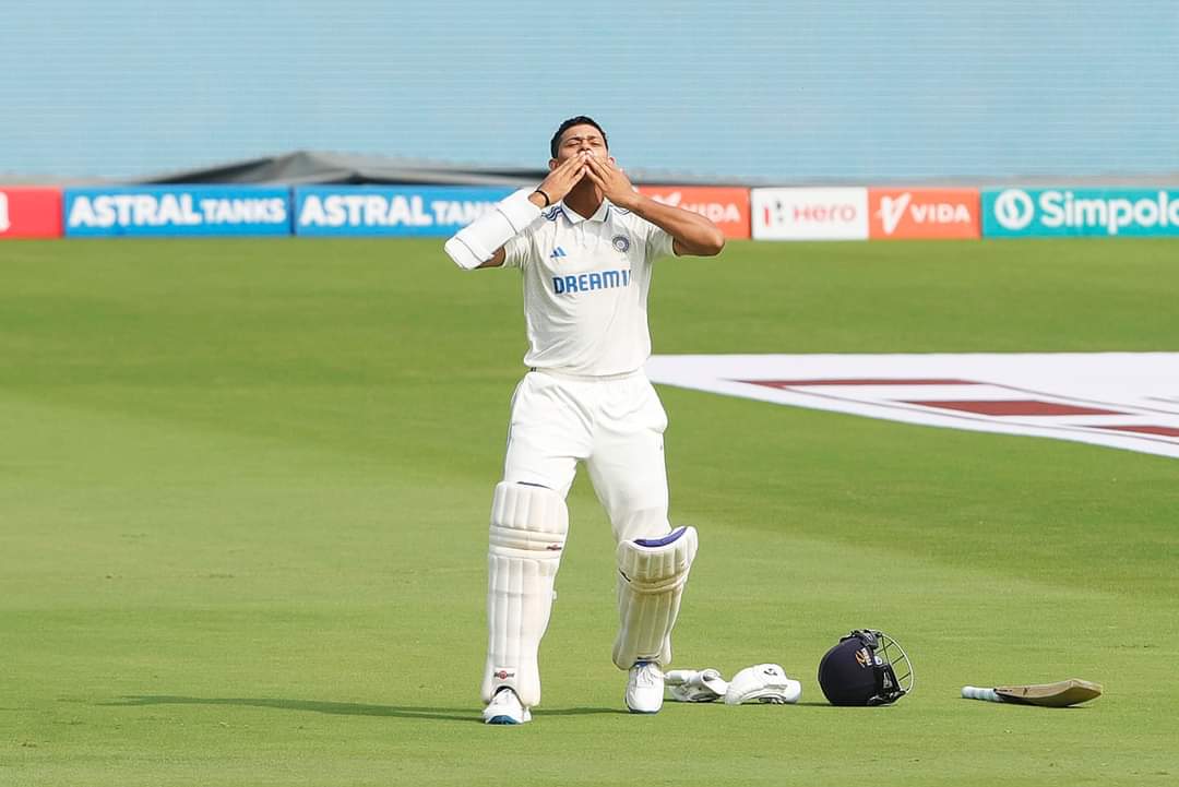 AshishRoy45's tweet photo. भगवान का आशीर्वाद आपके साथ है अब कोई रोकने वाला नहीं आपको! @ybj_19 @sachin_rt @ImRo45 @BCCI @m https://t.co/6umKWVaVA7