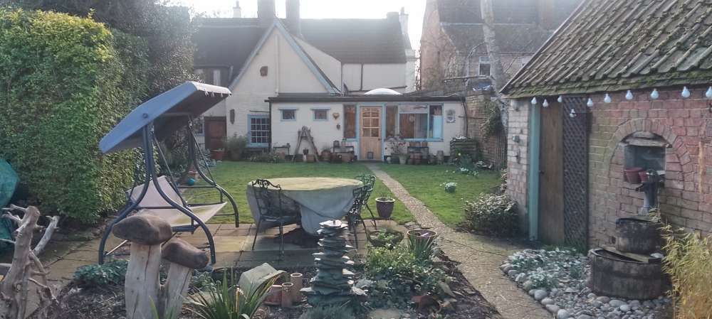 HouseSitMatch's tweet photo. NEW #Petsit: Stay in the East Anglian village of Earith, Cambs, UK this May. Only 15mins from Cambridge itself. Look after some cats and guinea pigs. 18-21 May. Learn More >> https://t.co/SZLosdxc8O #HousesitUK #PetsitUK #Housesitting https://t.co/ThEzG3l1S9