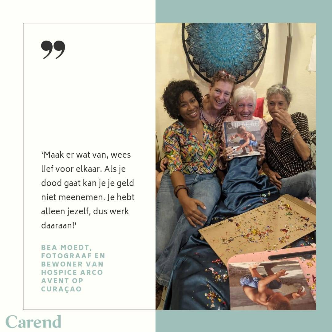 'Op Curaçao worden mensen begraven in een gekleurd huisje boven de grond. Bea heeft altijd gezegd "als ik dood ga, wil ik graag een fel blauw huisje met een lichtblauw kistje".'
Lees het verhaal van Bea  Moedt, fotograaf en bewoner van Hospice Arco Avent:
carend.nl/artikel/oma-wa…