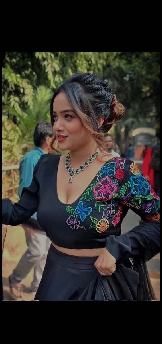 TeamIshaAdmire's tweet photo. She deserves to win, not only bcz she is good dancer but also as an entertainer, she gives everything in the show, time doesn't matter...only impact matters at the end.
@ItsManishaRani

JHALAK TROPHY AWAITS MANISHA

#ManishaRani #ManishaRanilnJDJ11 #IshaMalviya #IshaHolics https://t.co/pM9TRCN7B3