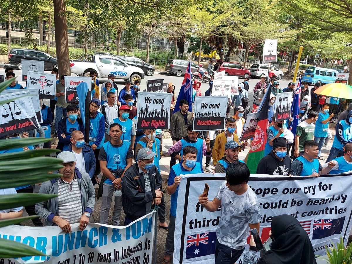 RezaSha68117407's tweet photo. #End12YearsInLimbo_Indonesia
According to 1951 convention resettlement to the third country is one of the solutions, so please Resettle Hazara refugees from Indonesia https://t.co/HLiN7yXcrh