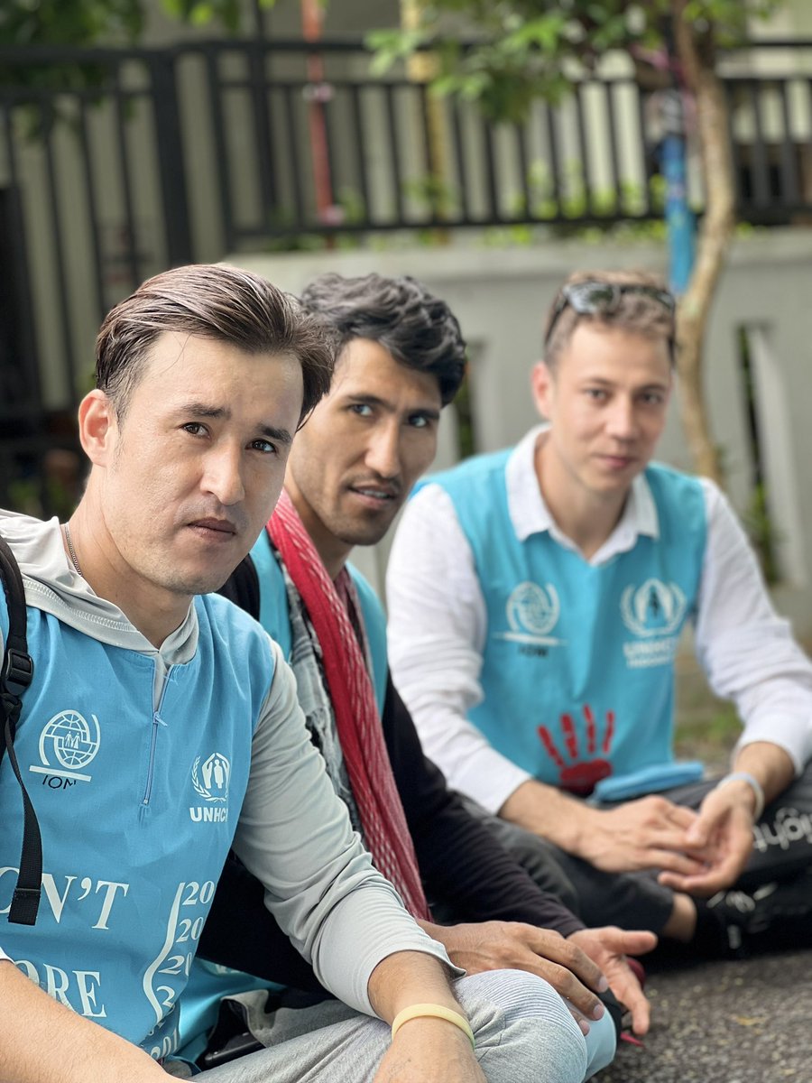 ما مهاجرین اندونیزی مشکلات زیادی داریم 
لطفآ صدای خفته در گلوی ما را فریاد بزنید 
#End12YearsInLimbo_Indonesia