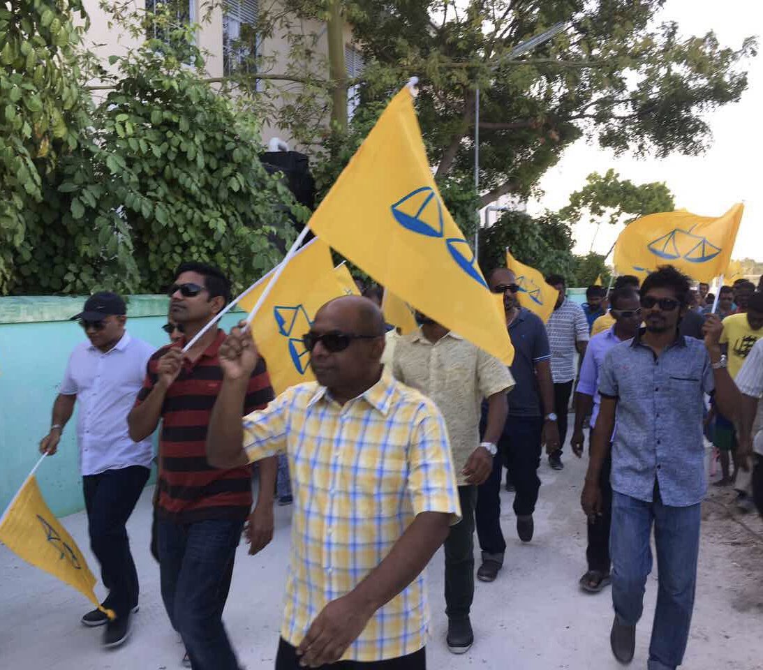 abdulla_shahid's tweet photo. މާތް ﷲގެ ވާގިފުޅާއި އެކު އެމް ޑީ ޕީ ގެ @MDPSecretariat  ރައީސްކަމުގެ މަޤާމަށް ކުރިމަތިލުމަށް އަޅުގަނޑު ގަސްތުކޮށްފީމެވެ. 

އައު ފޯރިޔަކާއި އައު ޖޯޝަކާއި އެކު، އާބާރެއްގައި  އެމް ޑީ ޕީ ނިކުމެ ރައްޔިތުން އެދޭމިސްރާބަށް ރަާއްޖެ އަލުން ގެންދިޔުމަށް އެންމެންއެކުވެ އަތުގުޅާލަންވެއްޖެކަން ބަލާލިކޮންމެދިމާލަކުން މިއަދު މިއ��ތީ ފެންނާށެވެ. 

ލޮބުވެތި މެމްބަރުންގެ ތާއީދާ އެއްބާރުލުން އަޅުގަނޑަށް ދެއްވުން އެދެމެވެ.
#Aabaareh @MDPSecretariat