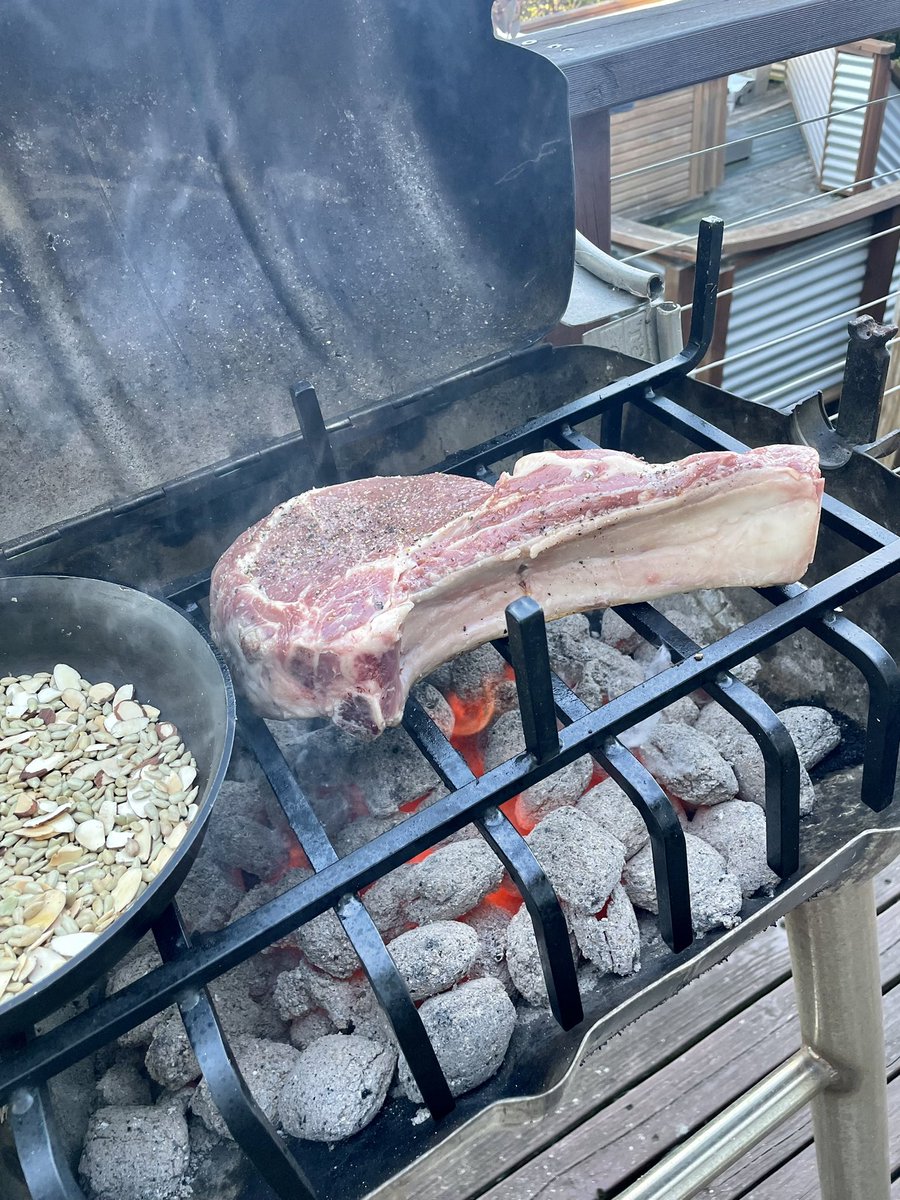 Hilary_m_cooper's tweet photo. Sunday night bbq done right. Upcycled Boags beer barrel and and old fire grate ๐
#cooking
#BBQ
#cookingonfire https://t.co/tDWqbaGeK5