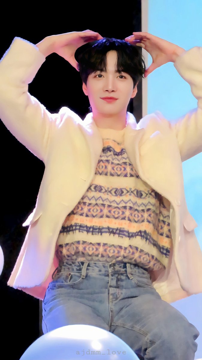 ajdmm_love's tweet photo. 240217 김종현 '고백데이' 팬파티 Full
https://t.co/iqHJe4Bqkk

멍청하게 삼각대도 안 챙겨가고..
뽑기운 거지일꺼라 생각하여 가벼운 카메라로 가져가서 좋은 화질도 아니고
중간에 힘들어서 폰으로 찍다가 그랬지만
못가신 앤유들을 위해 공유해요!
거의 풀영상입니다.
#김종현 #KimJonghyeon https://t.co/55TZ8l4hoZ