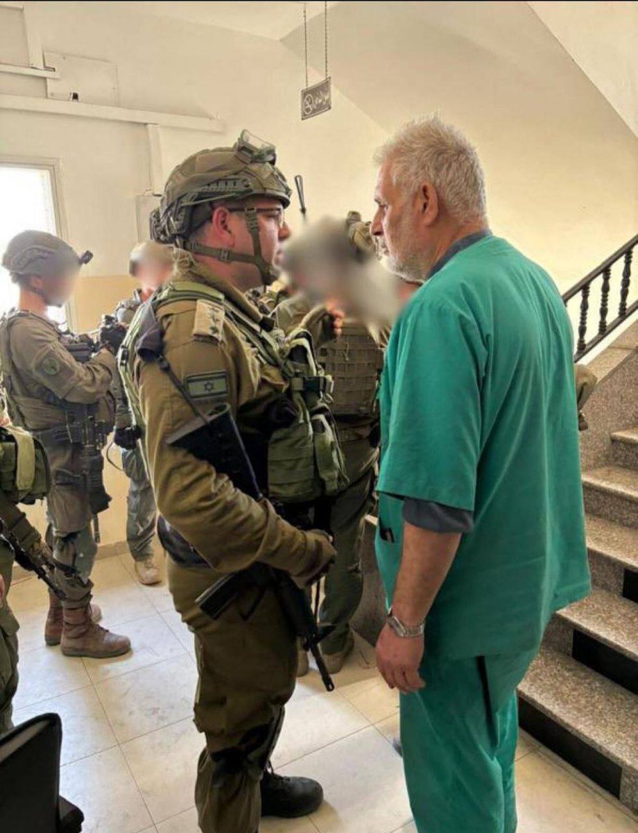 DaniMayakovski's tweet photo. El ejército sionista invadió el Hospital Nasser en Khan Yunis al sur de Gaza, y arrestó al doctor palestino Atif Al-Hout, director del centro médico.

Asaltar hospitales civiles es un crimen de guerra según el Convenio de Ginebra. ¿este médico también es un "terrorista" de Hamás? https://t.co/XuKMHzbMWY