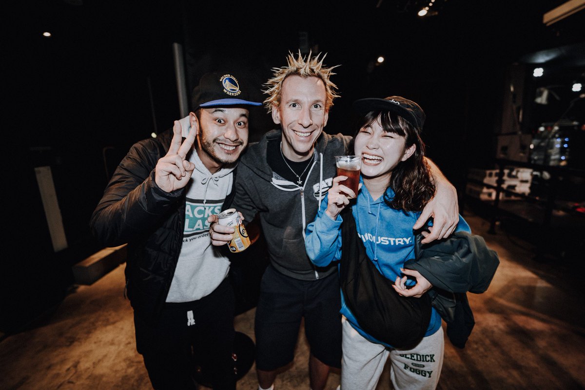 ZSKberlin's tweet photo. 🙀 Maximal verrückt, aber es gibt hier wirklich einige ZSK Fans, die alle Lieder kennen und sich extrem freuen, dass wir da sind. 
Heute dann zweite Tokio Show. Geil!!
(Fotos: @_konzertsucht) https://t.co/1OZPzkxcTk