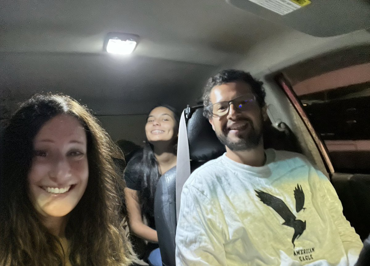 _ayeli_'s tweet photo. El viaje de medianoche al aeropuerto con mis sobrinos.
#WeAwake π¬ https://t.co/1UHJNH2wMi