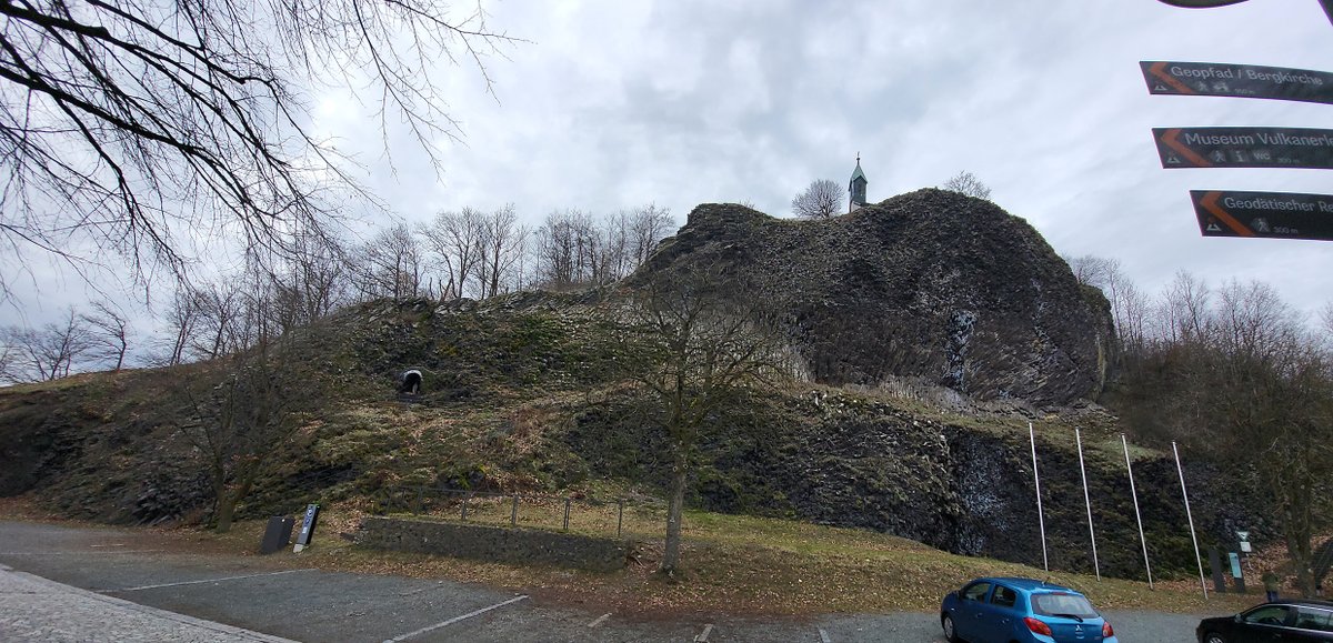 df6ex's tweet photo. Basaltcone Parkstein belongs to the most beautiful geotopes in germany. Active as DR44WCA with 317contacts from there. #wwff #wwff44 #cw4ever https://t.co/fIk9KW9kC2