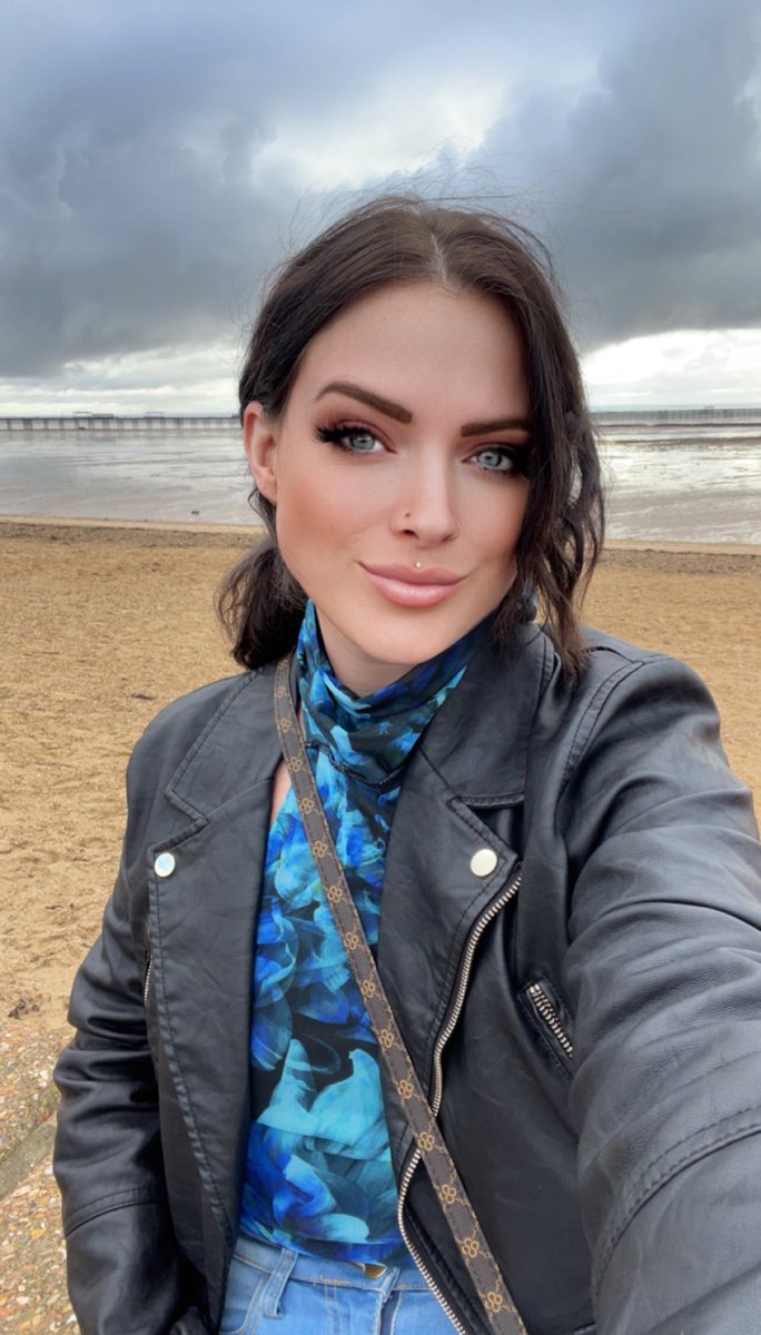 poppygibsonuk's tweet photo. Perfect afternoon under the moody skies at the beach 💙 https://t.co/D35hZgfyVd