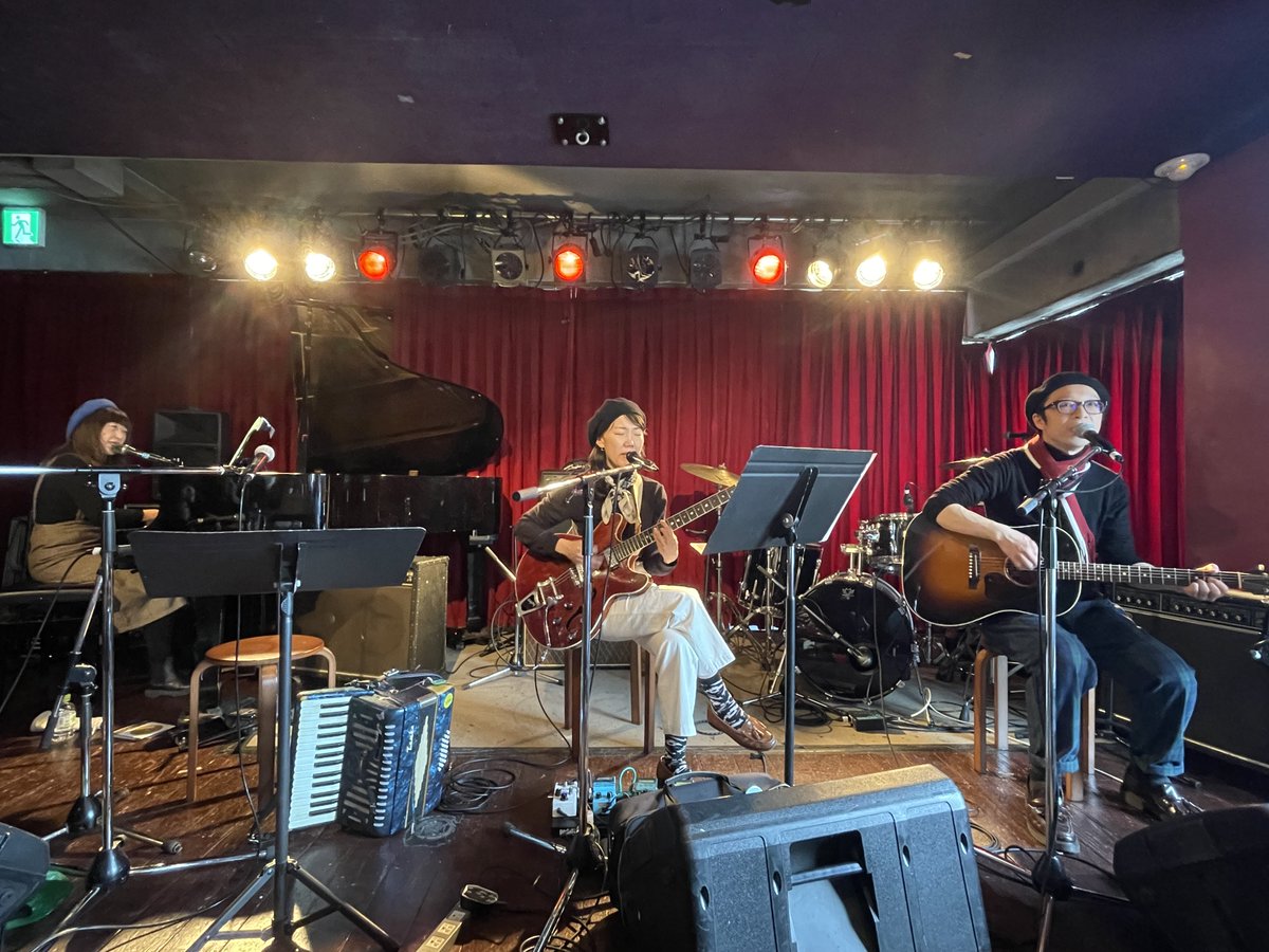 Lotsi12's tweet image. 今日は #小林しの さんの2ndアルバムレコ発イベントへ

しのさんと近藤さんとのハーモニーが全面的に美しいSnow Sheep

グランドピアノでの｢Another world｣が特に素晴しかったThree Berry Icecream

小林しのさんは曲によって柔らかかったり力強かったり素敵な歌声でアンコールも大盛り上がりでした