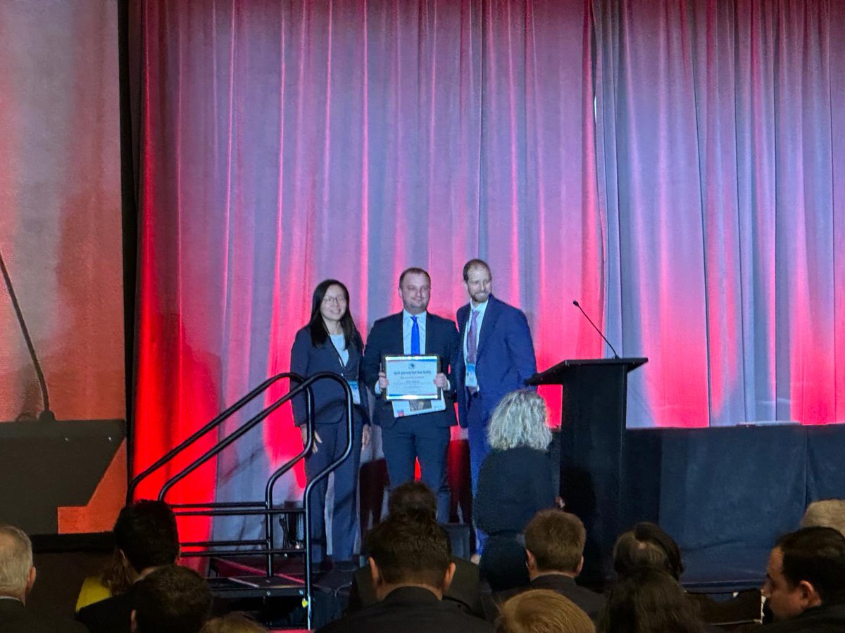 Honored to receive the Award of the Best International Abstract for our work on mucosal suturing in EEA. #NASBS2024 Atlanta
Thanks <a href="/NASBSorg/">NASBS</a> <a href="/SC_Froelich/">Sebastien Froelich</a> <a href="/HopLariboisiere/">Hôpital Lariboisière - Fernand-Widal AP-HP</a>